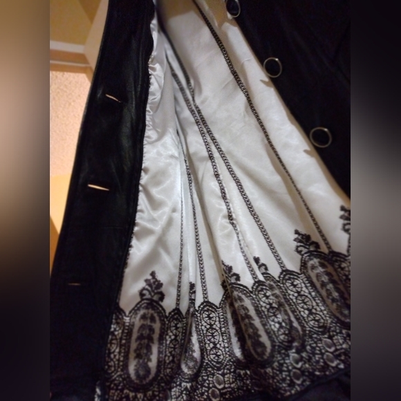 Danier leather black coat size m-lg. - Picture 2 of 4